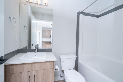 3110-200 Seton Circle Se, Calgary, AB - Indoor Photo Showing Bathroom