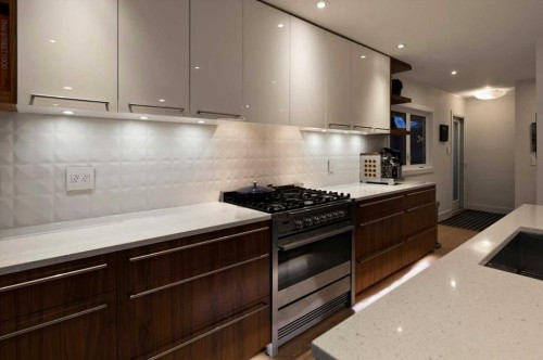 4208 15 Street Sw, Calgary, AB - Indoor Photo Showing Kitchen With Upgraded Kitchen