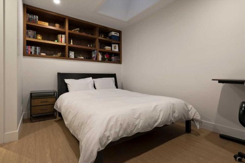 4208 15 Street Sw, Calgary, AB - Indoor Photo Showing Bedroom