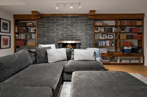 4208 15 Street Sw, Calgary, AB - Indoor Photo Showing Other Room