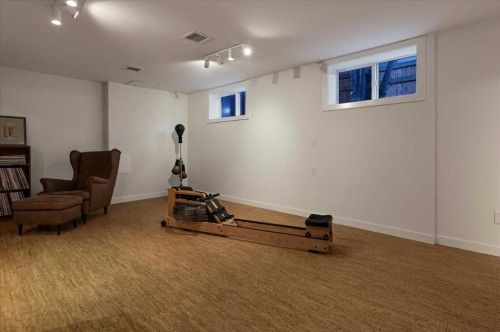 4208 15 Street Sw, Calgary, AB - Indoor