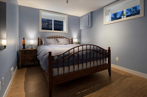 4208 15 Street Sw, Calgary, AB - Indoor Photo Showing Bedroom