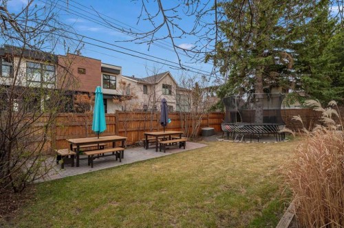 4208 15 Street Sw, Calgary, AB - Outdoor