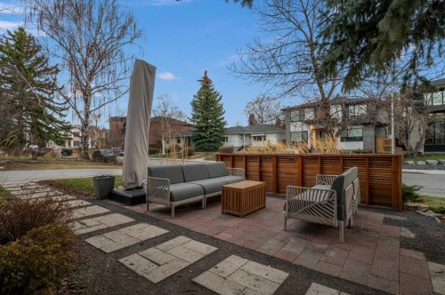 4208 15 Street Sw, Calgary, AB - Outdoor