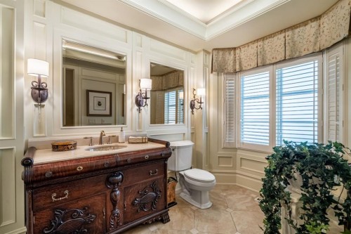 12231 Lake Louise Way Se, Calgary, AB - Indoor Photo Showing Bathroom