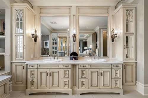 12231 Lake Louise Way Se, Calgary, AB - Indoor Photo Showing Bathroom