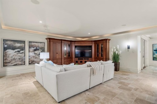 12231 Lake Louise Way Se, Calgary, AB - Indoor Photo Showing Living Room