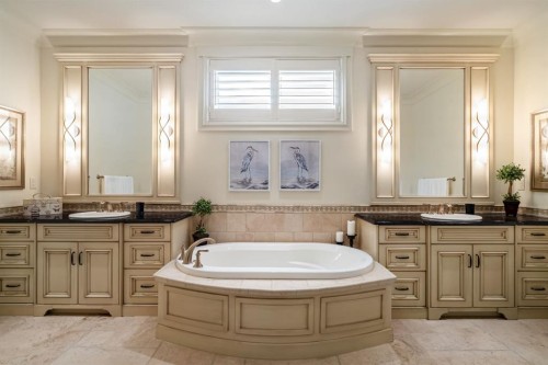 12231 Lake Louise Way Se, Calgary, AB - Indoor Photo Showing Bathroom