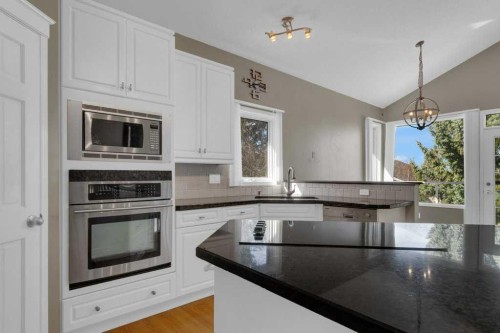 63 Mt Assiniboine Circle Se, Calgary, AB - Indoor Photo Showing Kitchen