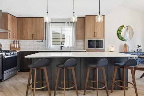 71 Woodfield Drive Sw, Calgary, AB - Indoor Photo Showing Kitchen With Upgraded Kitchen