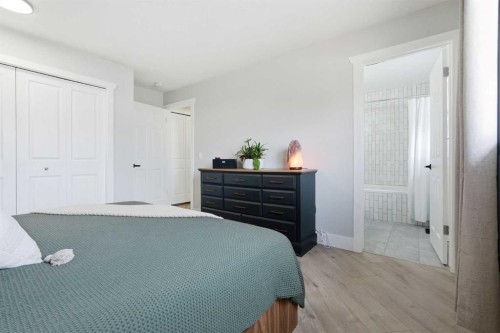 71 Woodfield Drive Sw, Calgary, AB - Indoor Photo Showing Bedroom