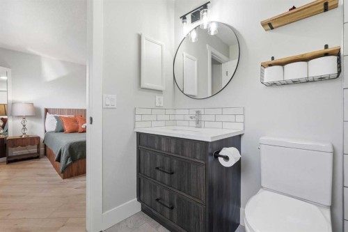 71 Woodfield Drive Sw, Calgary, AB - Indoor Photo Showing Bathroom
