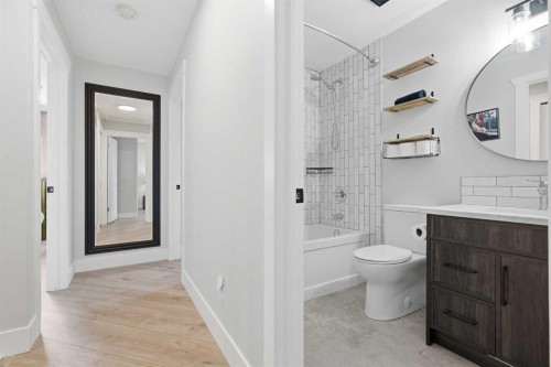 71 Woodfield Drive Sw, Calgary, AB - Indoor Photo Showing Bathroom