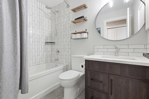 71 Woodfield Drive Sw, Calgary, AB - Indoor Photo Showing Bathroom
