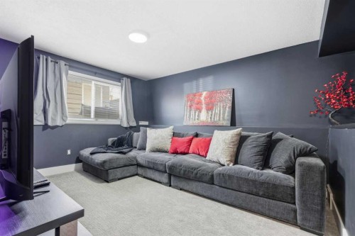 71 Woodfield Drive Sw, Calgary, AB - Indoor Photo Showing Living Room
