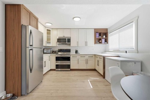 71 Woodfield Drive Sw, Calgary, AB - Indoor Photo Showing Kitchen
