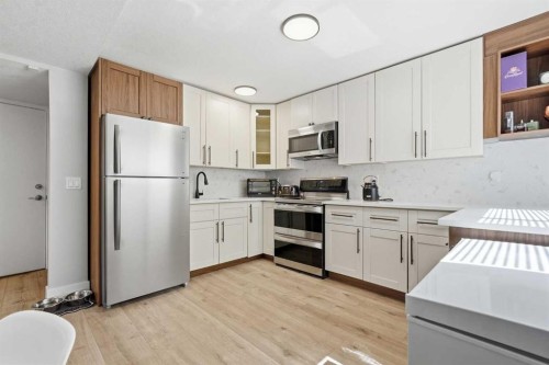 71 Woodfield Drive Sw, Calgary, AB - Indoor Photo Showing Kitchen