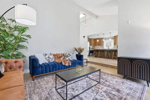 71 Woodfield Drive Sw, Calgary, AB - Indoor Photo Showing Living Room