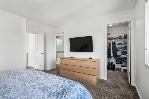 142 Auburn Crest Way Se, Calgary, AB - Indoor Photo Showing Bedroom