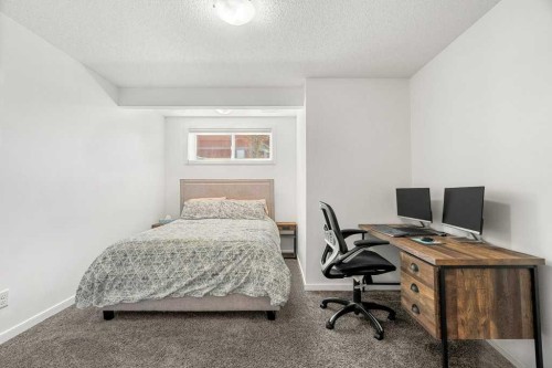 142 Auburn Crest Way Se, Calgary, AB - Indoor Photo Showing Bedroom