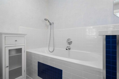 164 Sun Valley Drive Se, Calgary, AB - Indoor Photo Showing Bathroom