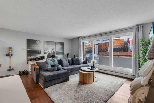 307-903 19 Avenue Sw, Calgary, AB - Indoor Photo Showing Living Room