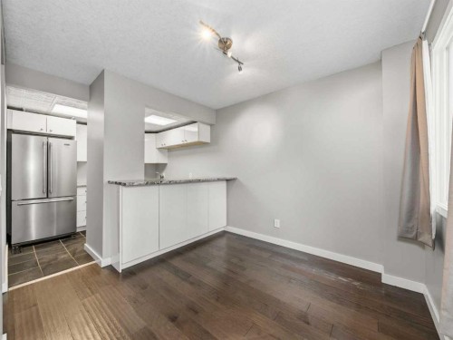 202-829 Coach Bluff Crescent Sw, Calgary, AB - Indoor