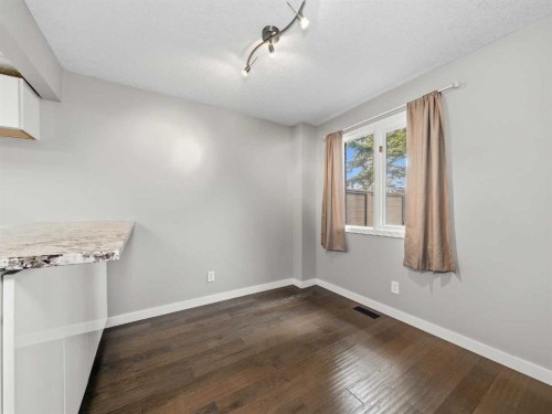 202-829 Coach Bluff Crescent Sw, Calgary, AB - Indoor Photo Showing Other Room