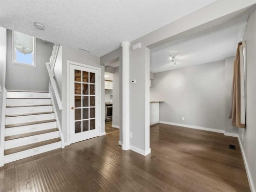 202-829 Coach Bluff Crescent Sw, Calgary, AB - Indoor Photo Showing Other Room