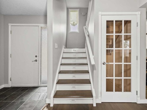202-829 Coach Bluff Crescent Sw, Calgary, AB - Indoor Photo Showing Other Room