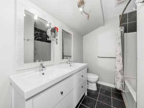 202-829 Coach Bluff Crescent Sw, Calgary, AB - Indoor Photo Showing Bathroom
