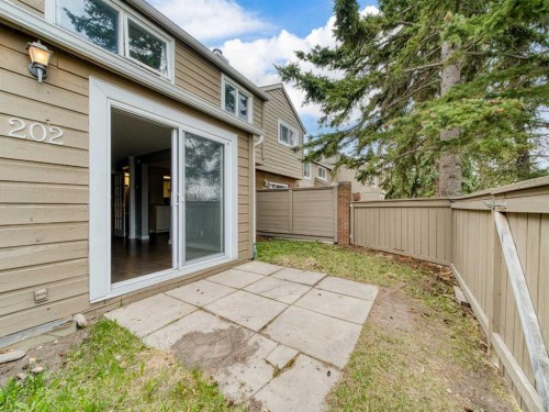 202-829 Coach Bluff Crescent Sw, Calgary, AB - Outdoor