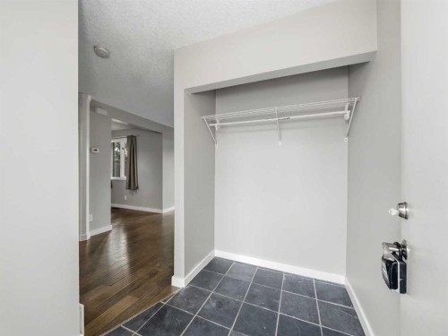 202-829 Coach Bluff Crescent Sw, Calgary, AB - Indoor