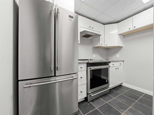 202-829 Coach Bluff Crescent Sw, Calgary, AB - Indoor Photo Showing Kitchen With Stainless Steel Kitchen