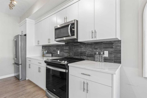 306 Cranbrook Walk Se, Calgary, AB - Indoor Photo Showing Kitchen