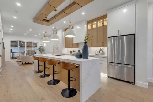 2430 36 Street Sw, Calgary, AB - Indoor Photo Showing Kitchen With Upgraded Kitchen