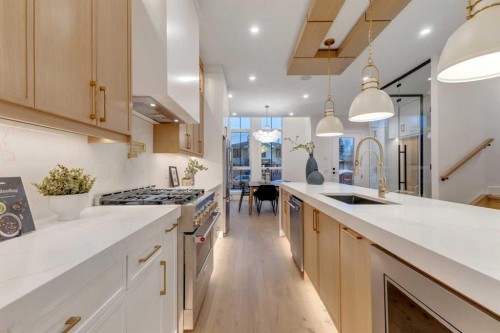 2430 36 Street Sw, Calgary, AB - Indoor Photo Showing Kitchen With Upgraded Kitchen