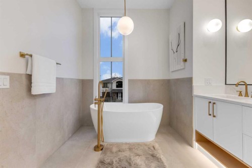 2430 36 Street Sw, Calgary, AB - Indoor Photo Showing Bathroom