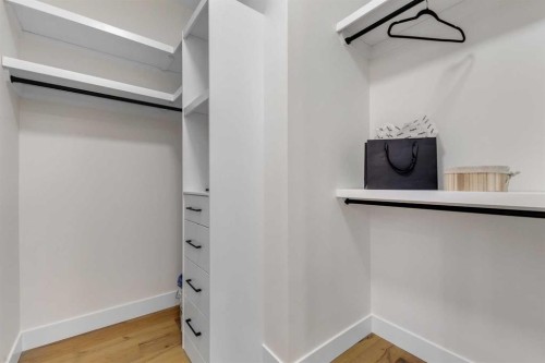 2430 36 Street Sw, Calgary, AB - Indoor With Storage