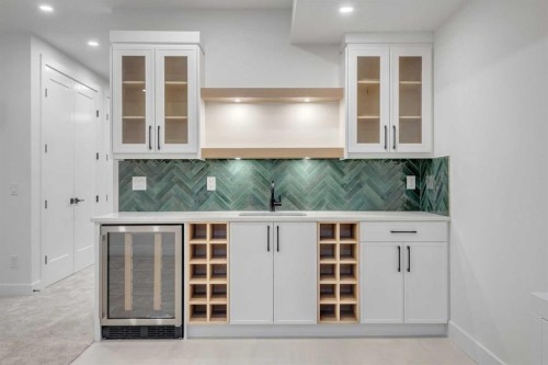 2430 36 Street Sw, Calgary, AB - Indoor Photo Showing Other Room