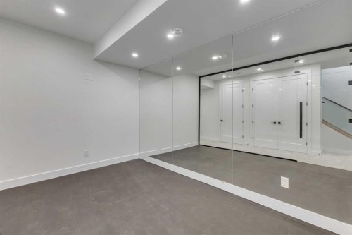 2430 36 Street Sw, Calgary, AB - Indoor