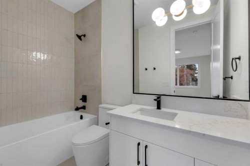 2430 36 Street Sw, Calgary, AB - Indoor Photo Showing Bathroom