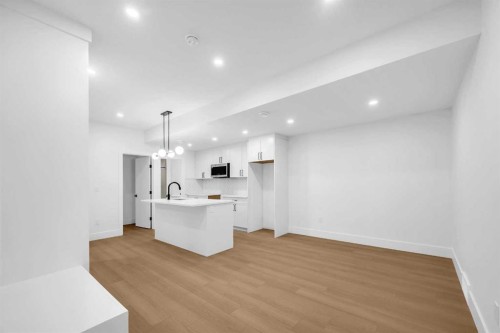 2430 36 Street Sw, Calgary, AB - Indoor Photo Showing Kitchen