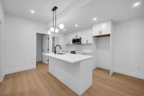 2430 36 Street Sw, Calgary, AB - Indoor Photo Showing Kitchen