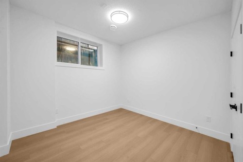 2430 36 Street Sw, Calgary, AB - Indoor Photo Showing Other Room