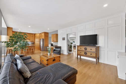 222 Diamond Drive Se, Calgary, AB - Indoor Photo Showing Living Room