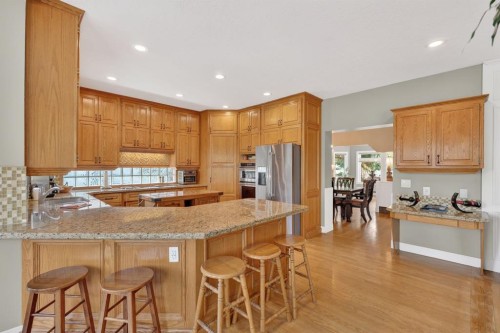 222 Diamond Drive Se, Calgary, AB - Indoor