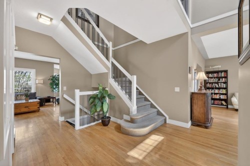 222 Diamond Drive Se, Calgary, AB - Indoor Photo Showing Other Room