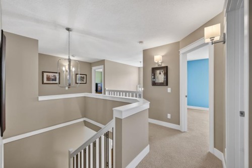 222 Diamond Drive Se, Calgary, AB - Indoor Photo Showing Other Room