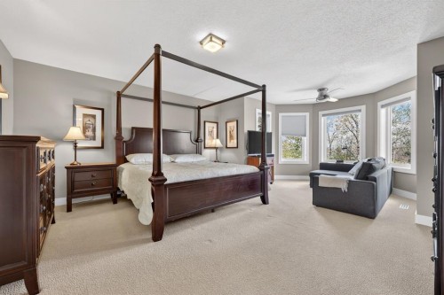 222 Diamond Drive Se, Calgary, AB - Indoor Photo Showing Bedroom